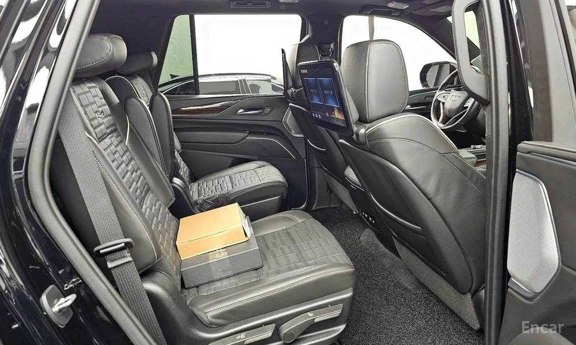 Фото 12 - Cadillac Escalade