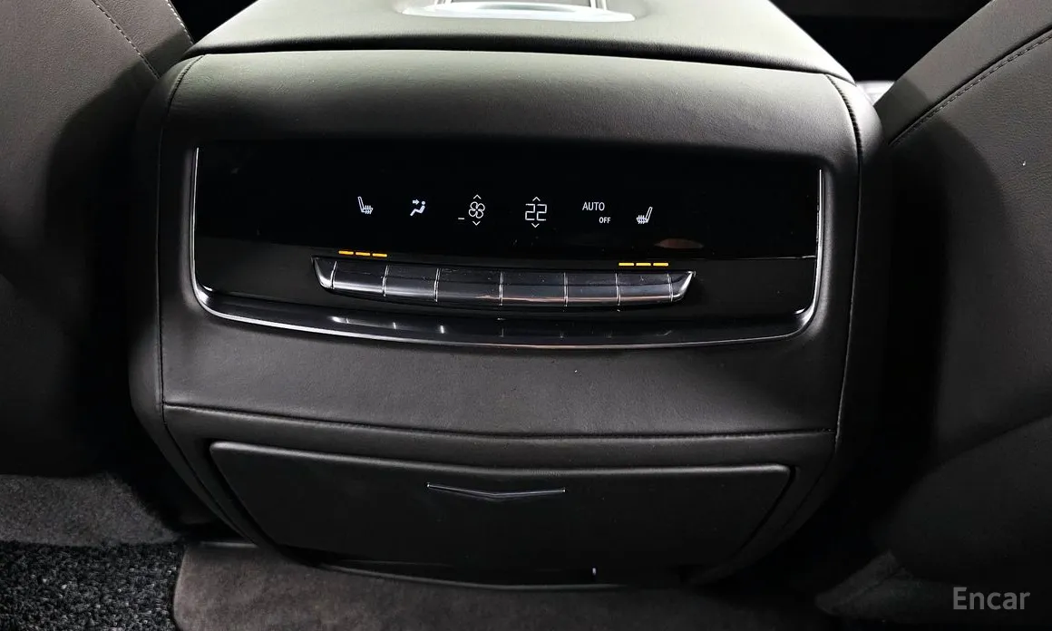 Фото 18 - Cadillac Escalade