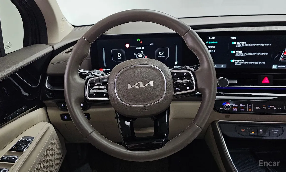 Фото 13 - Kia Carnival