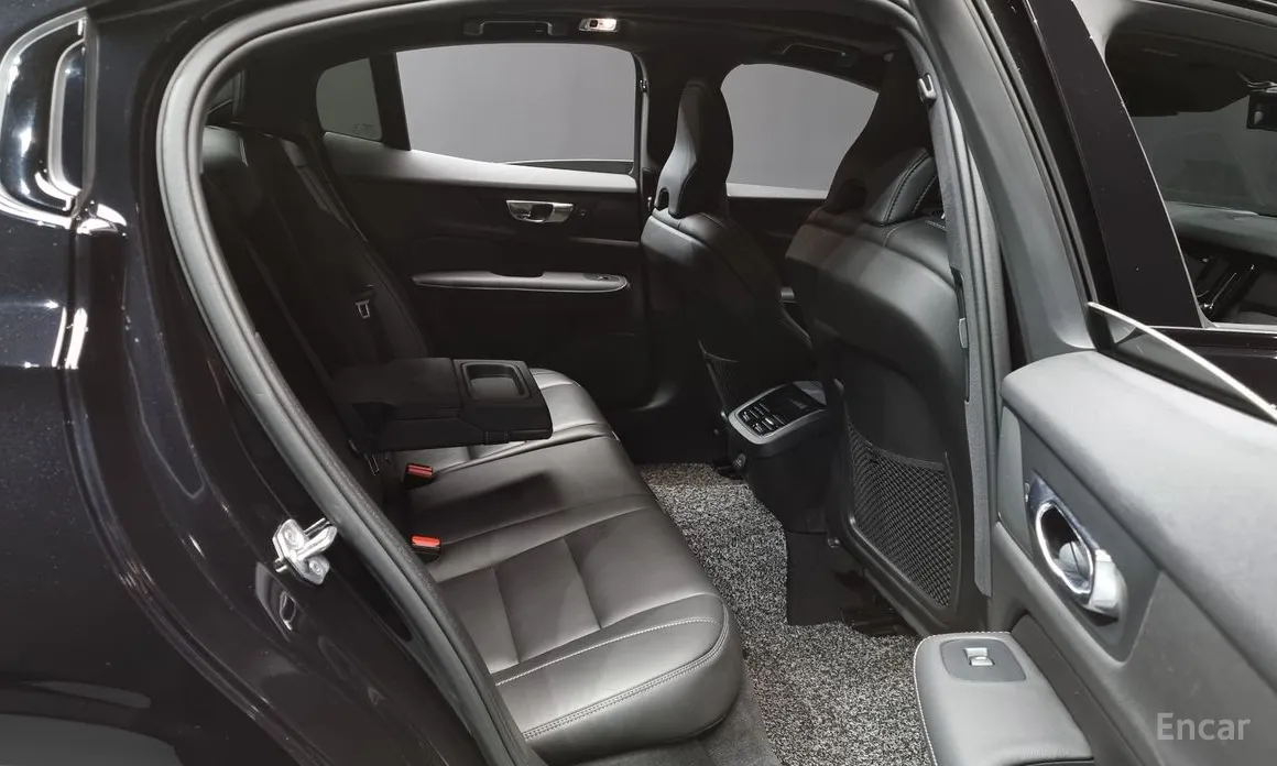 Фото 12 - Volvo S60