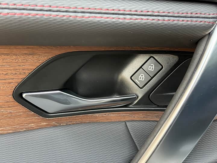 Фото 14 - Land Rover Discovery Sport