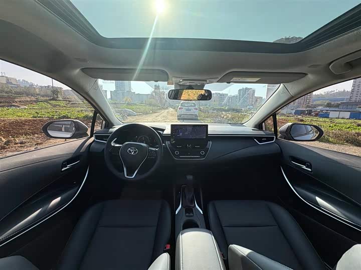 Фото 10 - Toyota Corolla