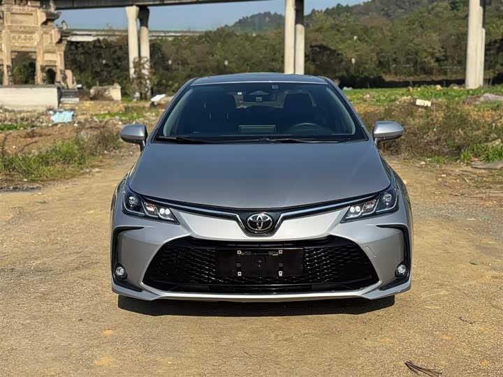 Фото 2 - Toyota Corolla