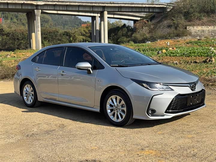 Фото 3 - Toyota Corolla