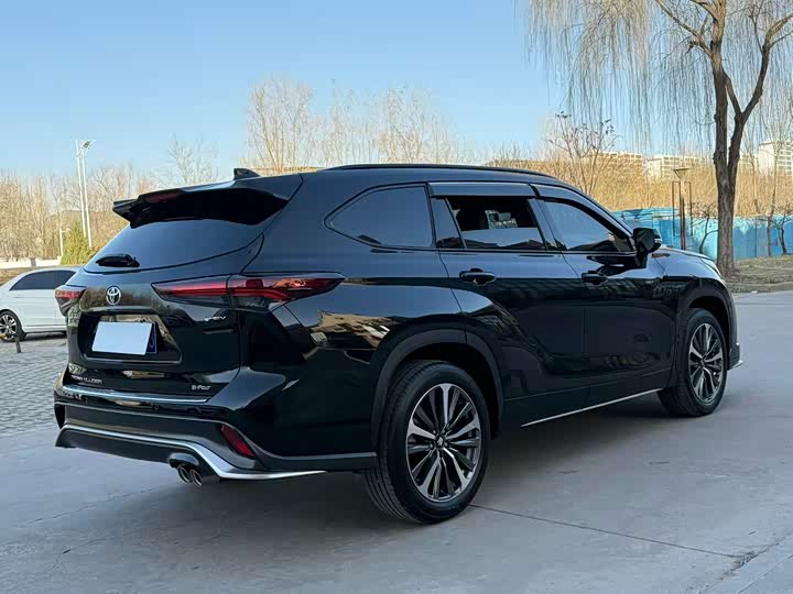 Фото 8 - Toyota Crown Kluger