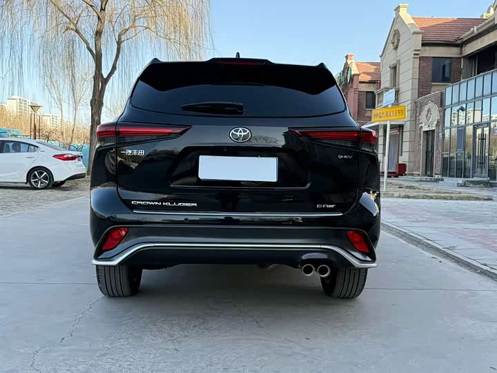 Фото 9 - Toyota Crown Kluger