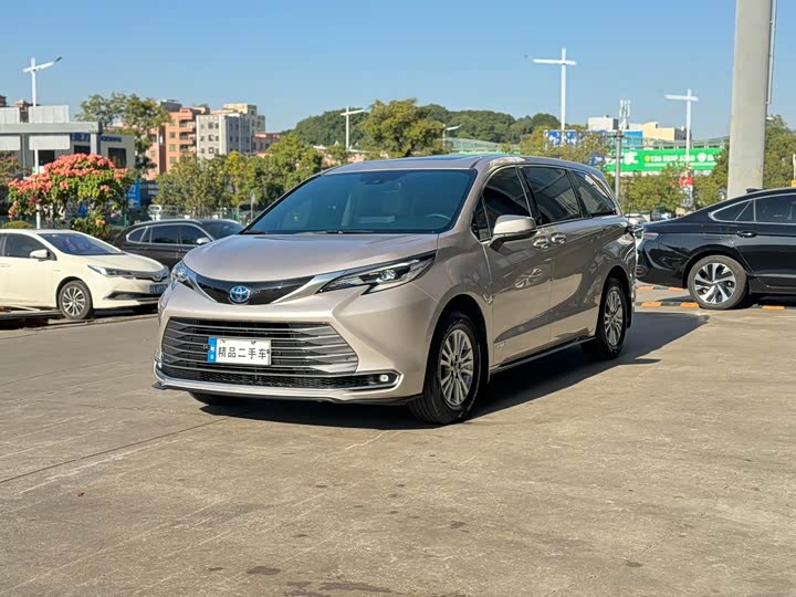 Фото 1 - Toyota Sienna