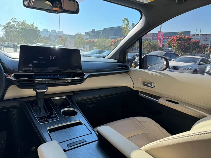 Фото 10 - Toyota Sienna