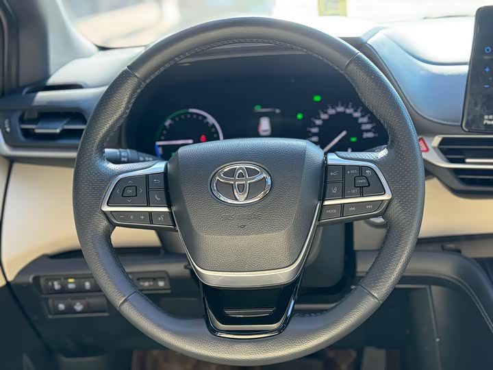 Фото 13 - Toyota Sienna