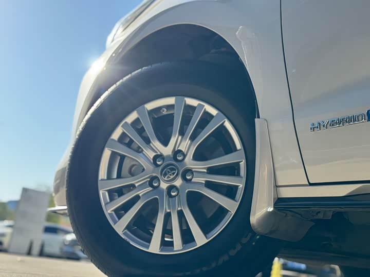 Фото 14 - Toyota Sienna