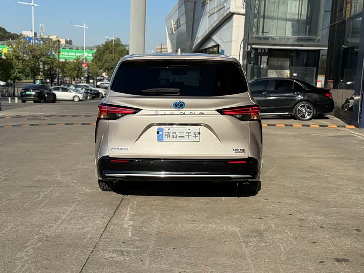 Фото 15 - Toyota Sienna