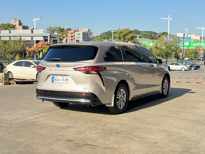 Фото 17 - Toyota Sienna