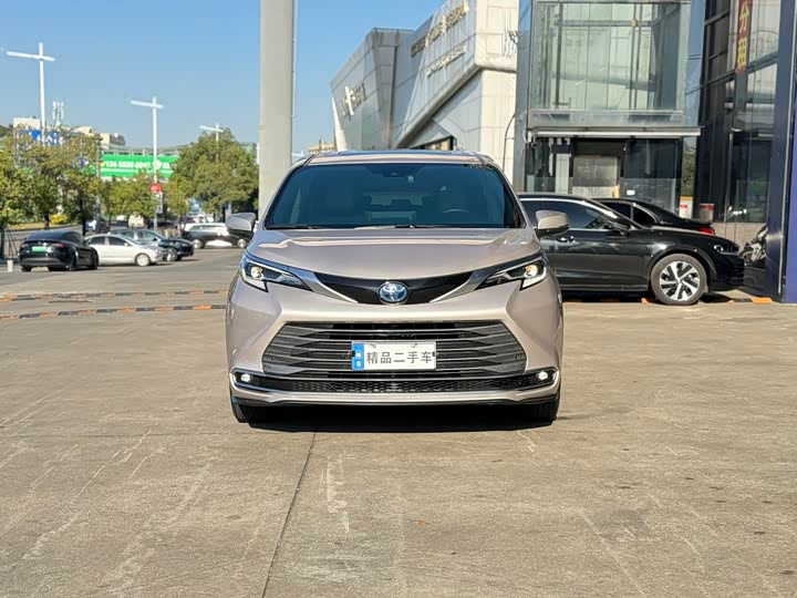 Фото 2 - Toyota Sienna