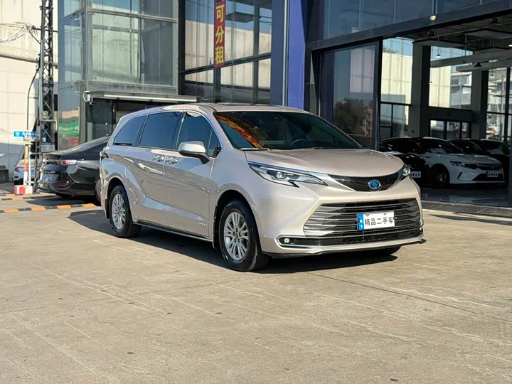 Фото 3 - Toyota Sienna