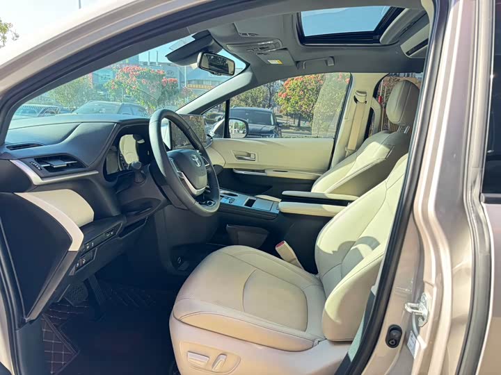 Фото 4 - Toyota Sienna