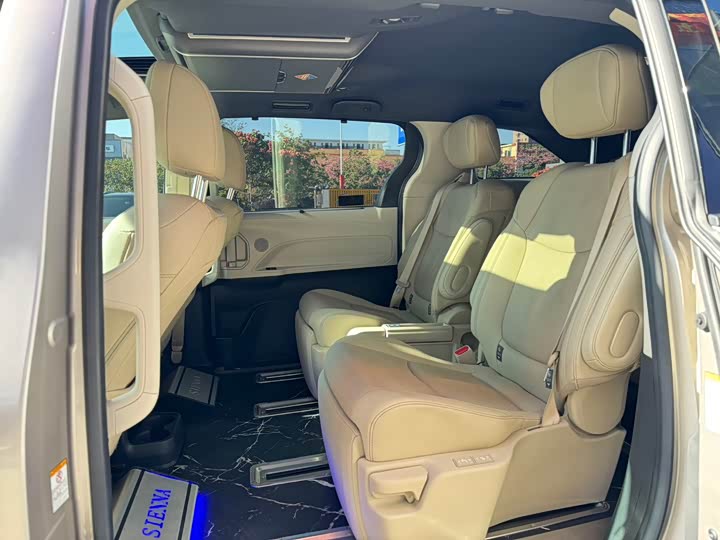 Фото 5 - Toyota Sienna