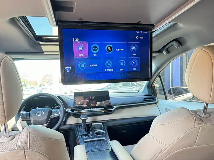 Фото 8 - Toyota Sienna