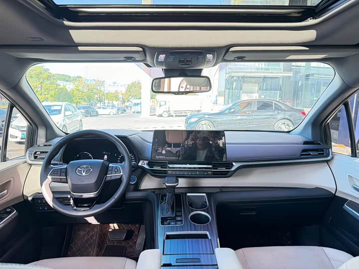 Фото 9 - Toyota Sienna