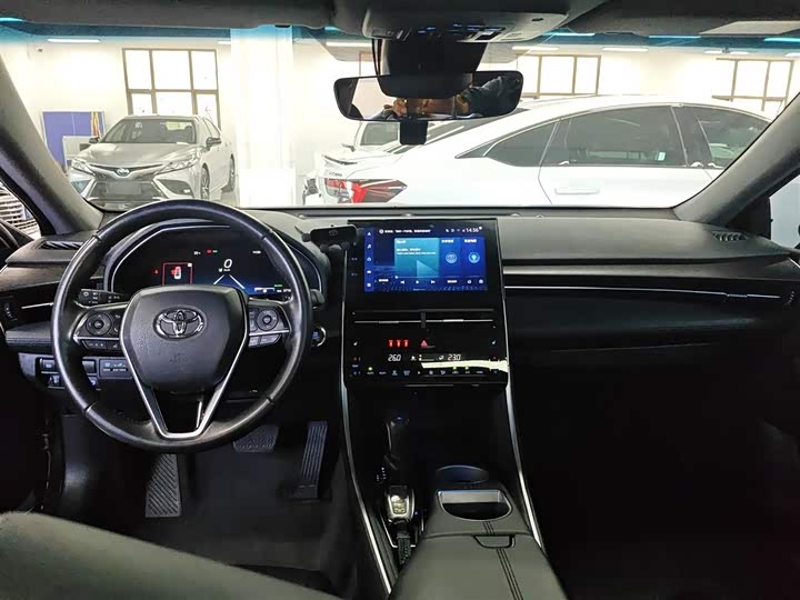 Фото 10 - Toyota Avalon