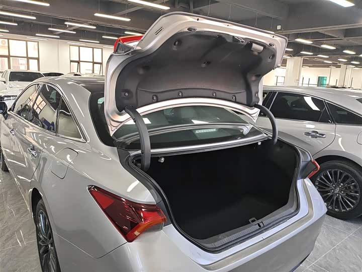 Фото 19 - Toyota Avalon