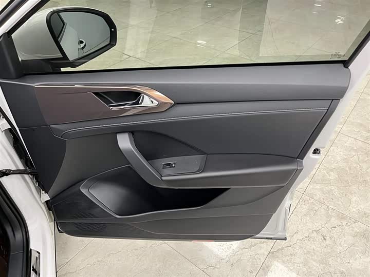 Фото 12 - Volkswagen Tharu