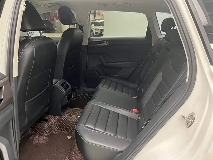 Фото 14 - Volkswagen Tharu