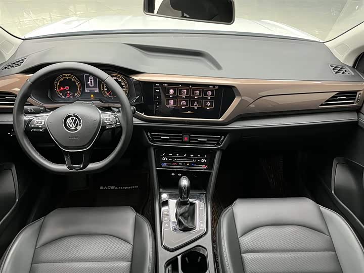 Фото 2 - Volkswagen Tharu