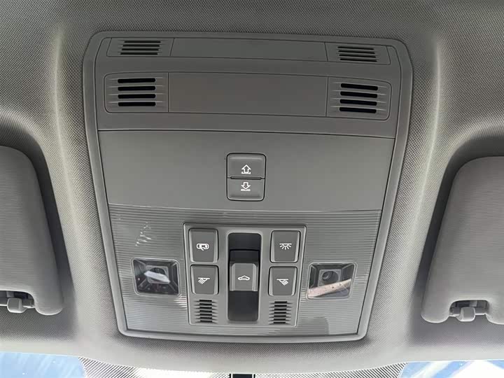 Фото 8 - Volkswagen Tharu