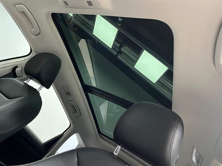 Фото 9 - Volkswagen Tharu