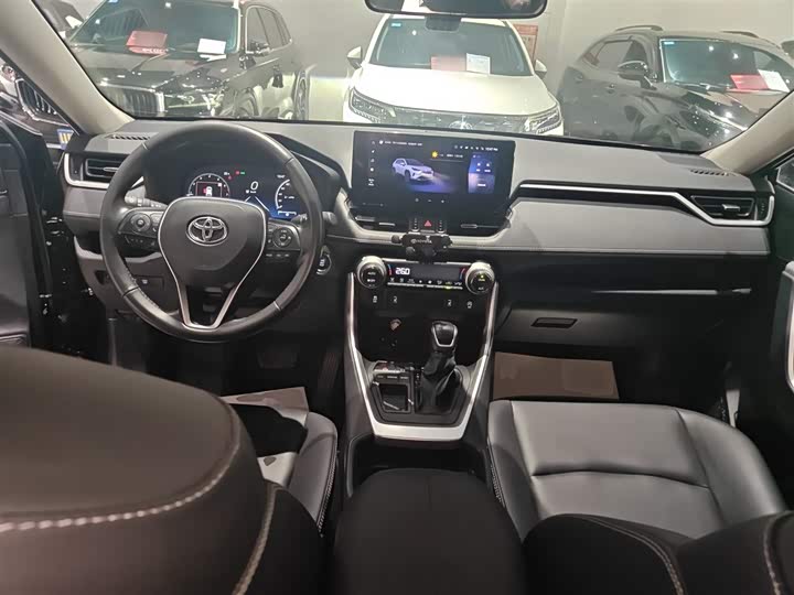 Фото 10 - Toyota RAV4