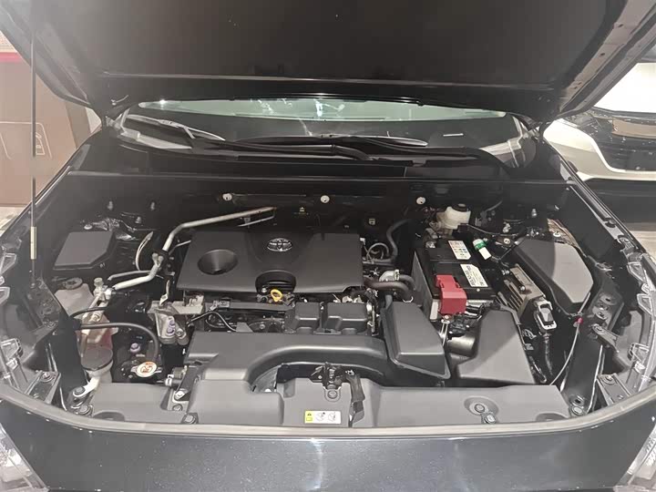 Фото 19 - Toyota RAV4