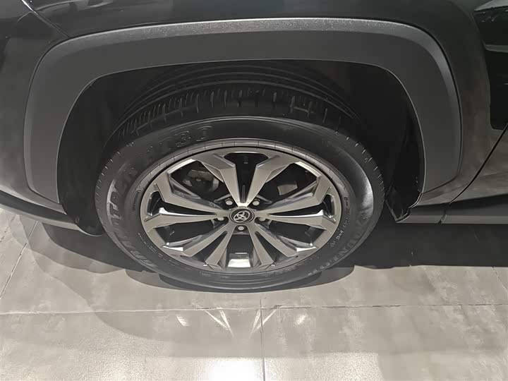 Фото 22 - Toyota RAV4