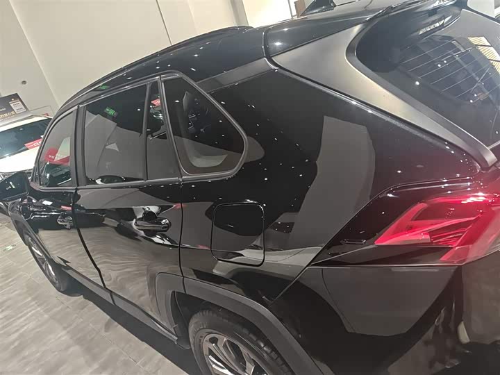 Фото 5 - Toyota RAV4