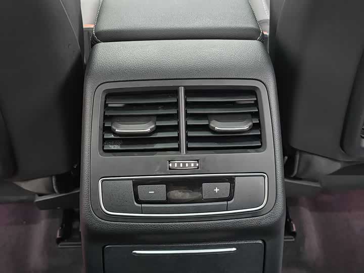 Фото 12 - Audi A4L