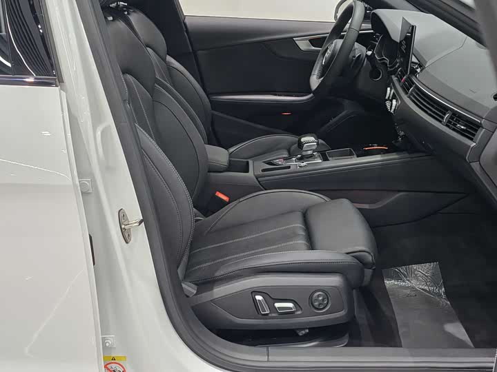 Фото 17 - Audi A4L