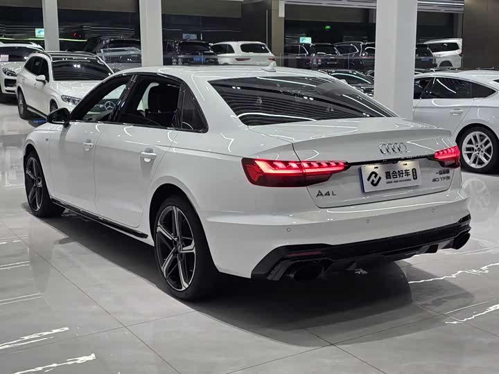 Фото 19 - Audi A4L