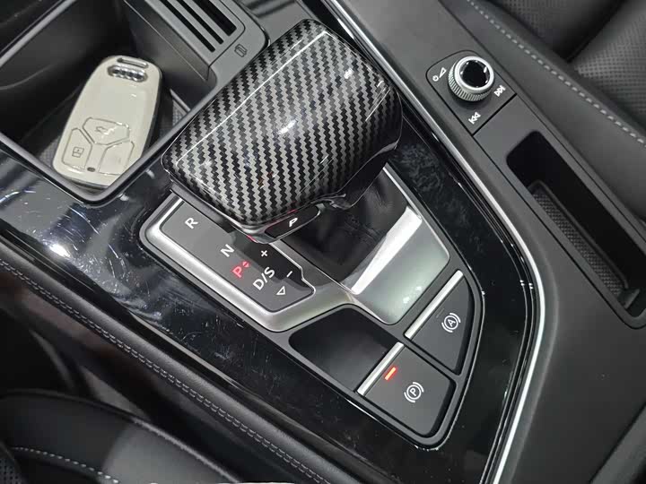 Фото 8 - Audi A4L