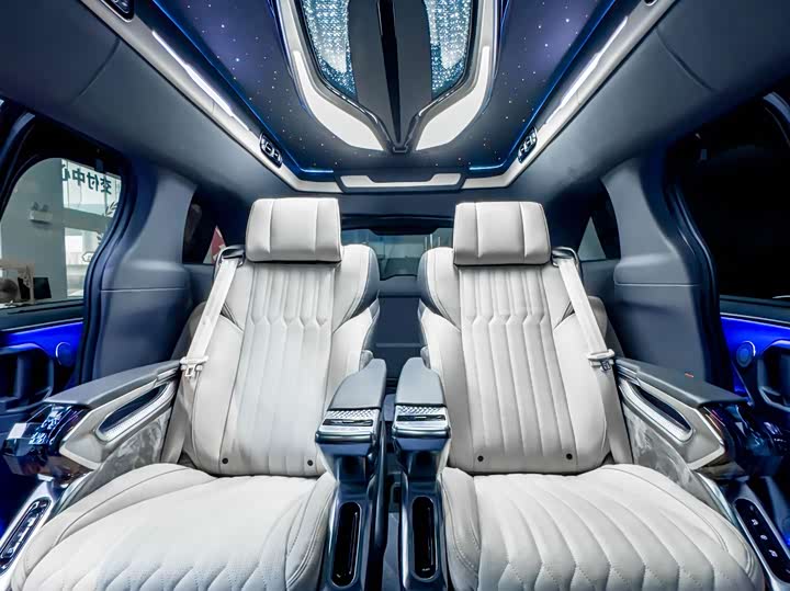 Фото 14 - Toyota Granvia