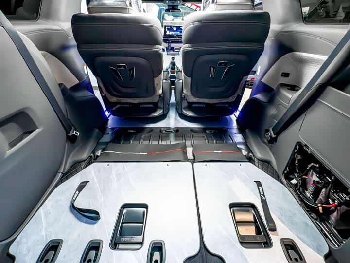 Фото 18 - Toyota Granvia