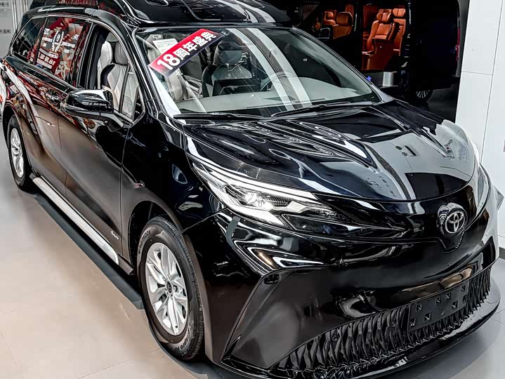 Фото 2 - Toyota Granvia