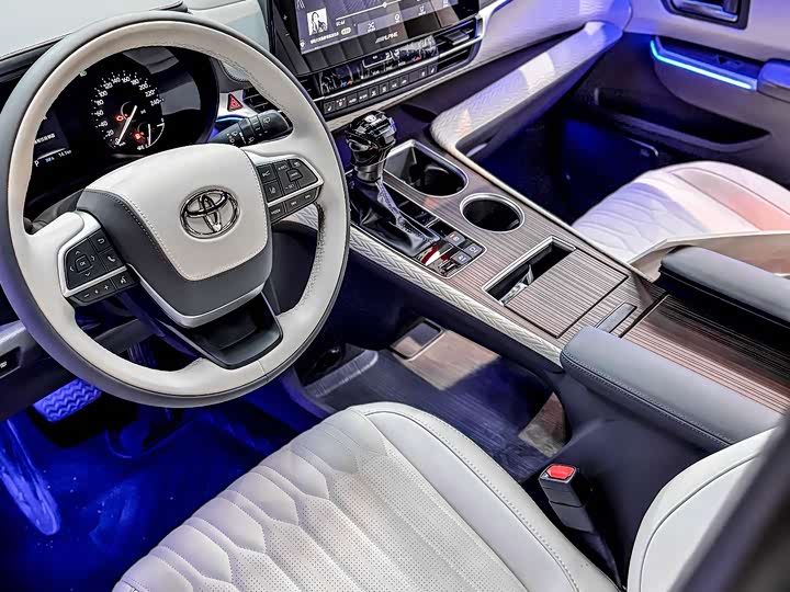 Фото 8 - Toyota Granvia