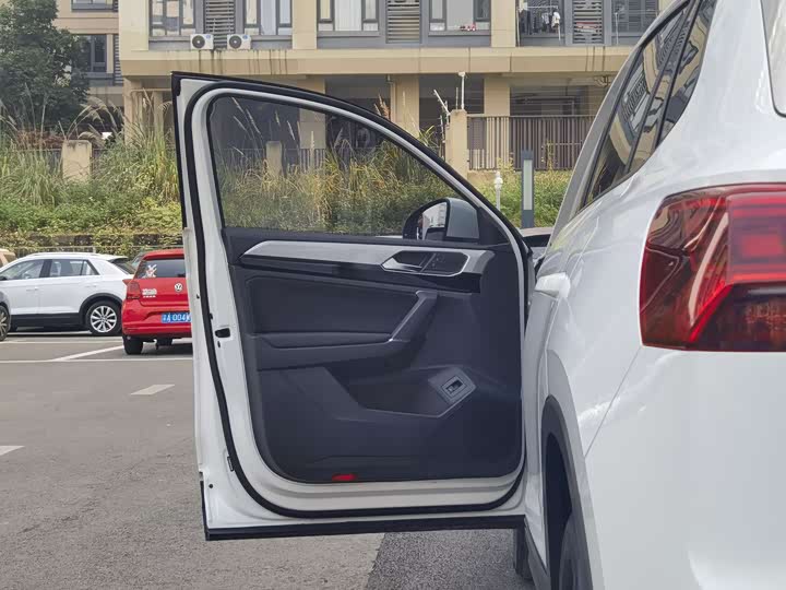 Фото 12 - Volkswagen Tayron