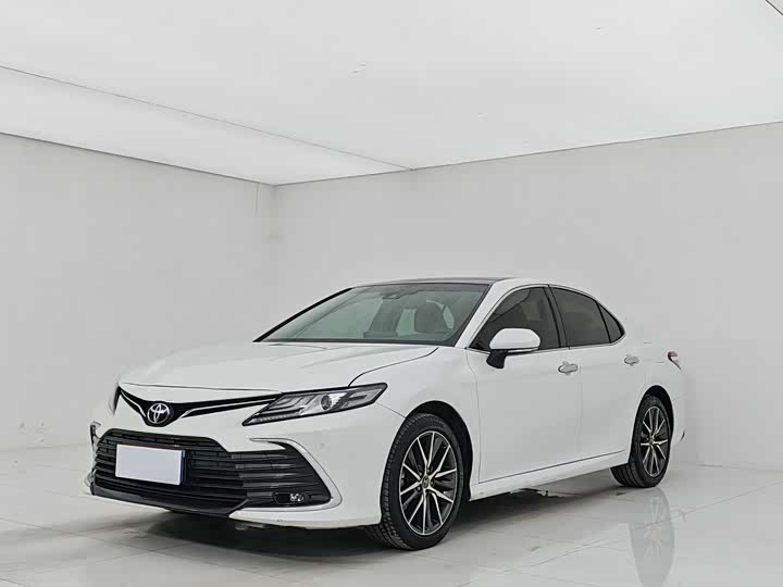 Фото 1 - Toyota Camry