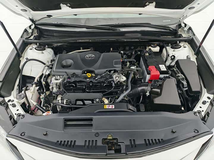 Фото 13 - Toyota Camry