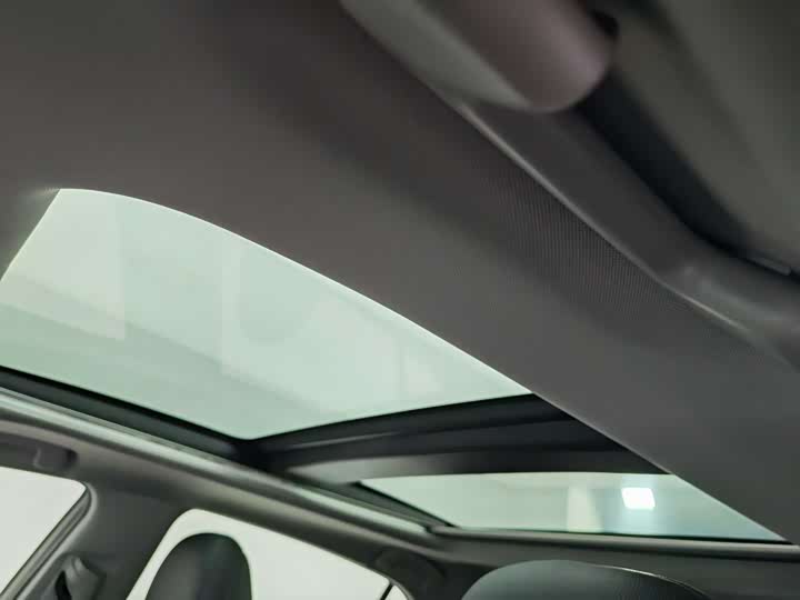 Фото 14 - Toyota Camry