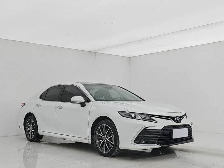 Фото 3 - Toyota Camry