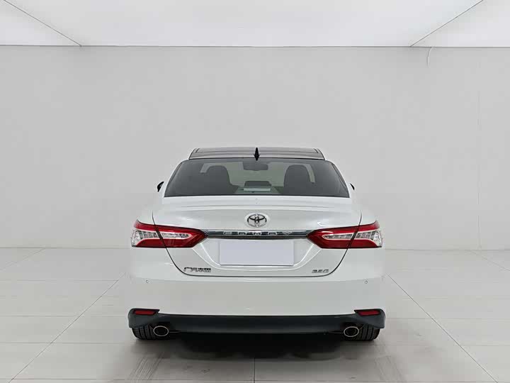 Фото 5 - Toyota Camry