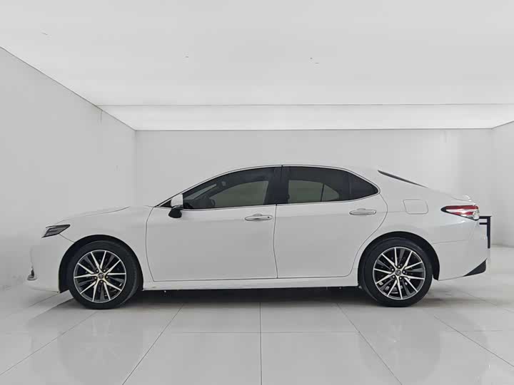 Фото 7 - Toyota Camry