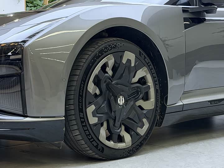 Фото 10 - HiPhi Z