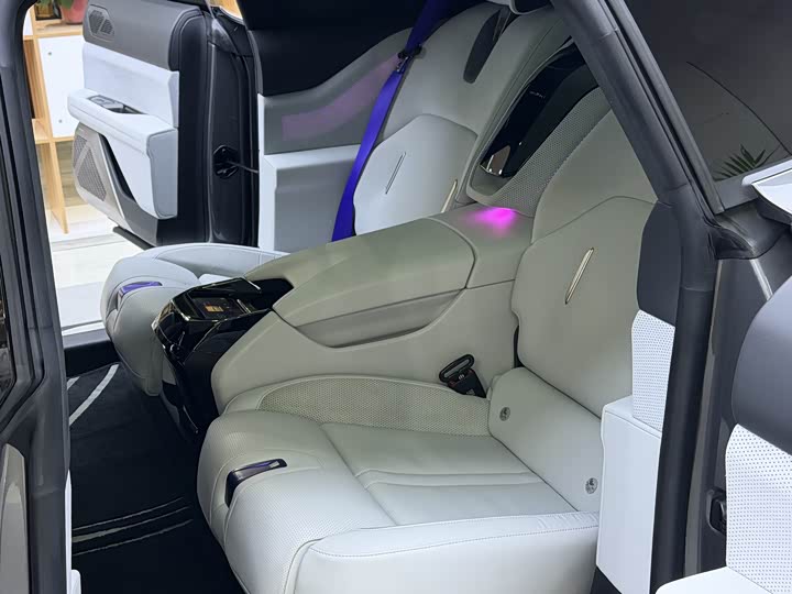 Фото 4 - HiPhi Z